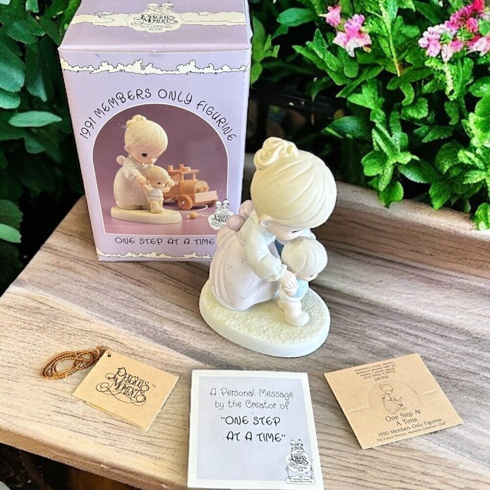 Vintage Precious Moments Figurine One‎ Step At A Time PM-911 1990 With Box